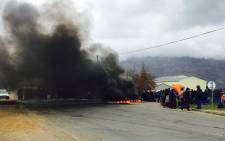 FILE: FAWU workers barricade the road with burning tyres.Picture: Siyabonga Sesant/EWN.