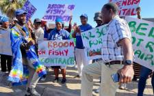 The DA picketed outside the hospital on Friday, 12 August 2022, calling for the immediate suspension of the CEO of Tembisa Hospital, Dr Ashley Mthunzi. Picture: @DA_GPL/Twitter.