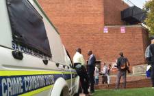 The outside of the Sanlam Auditorium at the University of Johannesburg that has been cordoned off because of a fire. Picture: Vumani Mkhize/EWN.