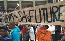 Hundreds of students gathered at Wits to get a report back from council members on demands to scrap a proposed 10.5% fee increase for the 2016 year. Picture: Reinart Toerien/EWN