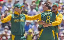 South African bowler Dale Steyn (C) celebrates with teammates after dismissing Australian batsman Adam Finch during the second one day international (ODI) cricket match of the series between Australia and South Africa in Perth on 16 November, 2014. Picture: AFP.