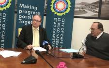 Cape Town’s acting executive mayor Ian Neilson (left) addressing the media after the DA’s decision to rescind Patricia de Lille’s membership. Picture: Monique Mortlock/EWN