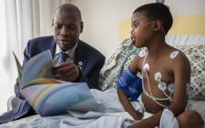 Health Minister Zweli Mkhize visited the Nelson Mandela Children’s Hospital as part of his 67 minutes on Mandela Day. Picture: Abigail Javier/EWN