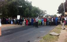 Striking farmworkers gathered in Pineview, Grabouw, to protest for better wages on 9 January 2013. Picture: Rahima Essop/EWN