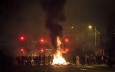 Protesters set fire to bins, tyres and debris, barricading Khoza and Maunde Streets in Atteridgeville. Picture: Thomas Holder/EWN