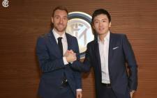 Danish international midfielder Christian Eriksen (L) and Inter president Steven Zhang (R). Picture: @Inter_en/Twitter 
