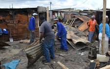 Khayelitsha residents rebuild their shacks following a shack fire. Picture: Aletta Gardner/EWN 