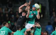 Ireland's Tadhg Beirne (R) controls the line-out ball next to New Zealand's Scott Barrett (L) during the rugby test match between New Zealand and Ireland at Forsyth Barr Stadium in Dunedin on 9 July 2022. Picture: Marty MELVILLE/AFP