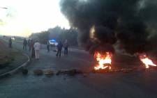 Ennerdale residents blocked the main roads and burnt tyres during service delivery protests in the area on 6 October 2014. Picture: Valencia Khan/iWitness.