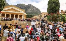 UCT Fees2017 protesters march to Jameson Hall. Picture: Anthony Molyneaux/EWN