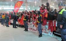 Manchester United fans welcome their team at Cape Town International Airport on 20 July 2012. Picture: Alicia Pillay/EWN