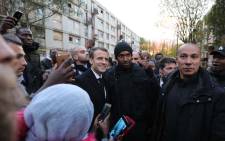 French President Emmanuel Macron (C) poses for pictures as he meets residents of the Cite du Chene Pointu during his visit focused on the theme of urban planing in Clichy-sous-Bois, northern Paris, on 13 November 2017. Picture: AFP