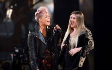 Pink (L) and Kelly Clarkson perform onstage during the 2017 American Music Awards at Microsoft Theater on 19 November 2017 in Los Angeles, California. Picture: AFP