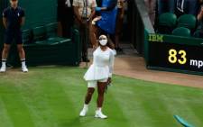 Sererna Williams was leading 3-1 in the first set of her first round match against Aliaksandra Sasnovich of Belarus when she slipped and injured her right leg on 28 June 2021. Picture: @Wimbledon/Twitter.