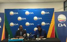 DA leader Mmusi Maimane (right) and party national spokesperson Refiloe Nt'sekhe address the media on the DA’s 7 point plan to revitalise the South African economy. Picture: @Our_DA/Twitter.
