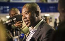 DA leader Mmusi Maimane addresses the media on the party's projections that they will be the biggest party in the Nelson Mandela Bay metro. Picture: Reinart Toerien/EWN.