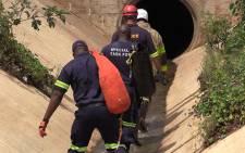 Tshwane rescue workers believe the probability of finding the two remaining Mamelodi boys alive is now very slim. Picture: Vumani Mkhize/EWN.