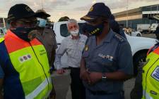 Gauteng Police Commissioner Lieutenant-General Elias Mawela (right) and Johannesburg Mayor Geoffrey Makhubo (left) at a roadblock during Operation Okae Molao on 24 December 2020. Picture: @SAPoliceService/Twitter