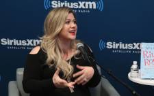 Kelly Clarkson is the first guest on Jenny McCarthy's new series, "Inner Circle," on her SiriusXM show "The Jenny McCarthy Show" on 5 October 2016 in New York City. Picture: Getty Images for SiriusXM/AFP.