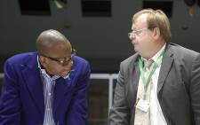 FILE. Former arms deal consultant and defence advisor, Fana Hlongwane, with advocate Jaap Cilliers at the Seriti Commission of Inquiry on 11 December 2014. Picture: Reinart Toerien/EWN.