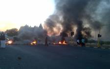FILE: Ennerdale residents blocked the main roads and burned tyres during service delivery protests in the area in October 2014. Picture: Valencia Khan/iWitness