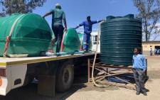 FILE: Humanitarian organisation Gift of the Givers fills up a water tank at the Ntsika Secondary School in Makhanda, in the Eastern Cape. Picture: Kaylynn Palm/Eyewitness News.