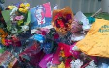 Tributes outside Nelson Mandela's Houghton home. Picture: iWitness.