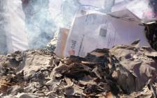 Gauteng anti-e-toll protesters have set their unpaid e-toll bills alight in front of Sanral’s offices. Picture: Reinart Toerien/EWN. 