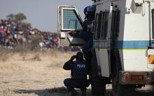Police officers monitor Lonmin protesters. Picture: Taurai Maduna/EWN.