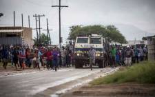 FILE: Residents of Vuwani, escorted by police, make their way into town and to the municipal offices on 6 February 2017. Picture: Thomas Holder/EWN