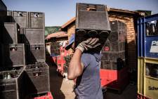 FILE: SAB beer crates are being gathered as the Fenyane Bottle store prepares for alcohol sales to resume on 18 August 2020. Alcohol will be permitted for on-site consumption in licensed establishments only up until 10pm. Vosloorus, Ekuerhuleni. Picture: Sthembiso Zulu/Eyewitness News