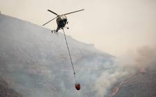 FILE: A helicoper water bombing the flames in the Jonkeshoek valley on 11 March 2015. Picture: Aletta Harrison/EWN