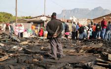 Raging shack fire in Langa destroys residents’ possessions and leaves 45 people homeless. Picture: Anthony Molyneaux/EWN