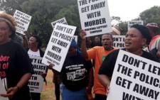 Protesters outside the Marikana Commission of Inquiry which has since seen a number of lawyers withdraw from proceedings. Picture: Gia Nicolaides/EWN