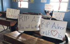 Pupils at the Holy Trinity Roman Catholic Primary School in Elsies River hold posters after their classmate Adrian Alexander was murdered on17 September 2019. Picture: Lauren Isaacs/EWN