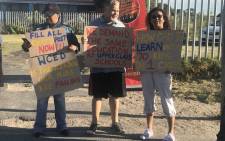 A group of parents gather in front of the Bergville Primary School in Bishop Lavis on 9 January 2019. They’re upset about a lack of educators among other grievances. Picture: Shamiela Fisher/EWN