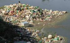 Plastic waste seen along a dam. Picture: pixabay.com