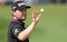 Branden Grace catches a ball on the fourth green during the final round of the US Open at Oakmont Country Club on 19 June 2016 in Oakmont, Pennsylvania. Picture: Ross Kinnaird/Getty Images/AFP.