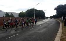 The men's pack running through Sun Valley during the 2016 Two Oceans Marathon. Picture: @Pink_Haasie  via Twitter