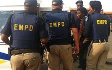 The police were evicting several street vendors in Daveyton on Sunday morning.