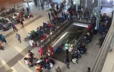 Commuters at the Johannesburg Park Station. Picture: Thando Kubheka/EWN