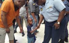 SAPS officials interact with shoppers at the Mall of Africa during the safer festive season back-to-basics initiative. Picture: Katleho Sekhotho/EWN.
