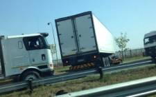 A truck blocking the R24 towards OR Tambo International Airport. Picture: Twitter.