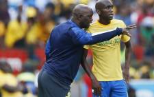 Former Mamelodi Sundowns head coach Pitso Mosimane (L) instructs Anele Ngcongca (R) during the ABSA Premier Soccer League on 27 October 2019. Picture: Phill Magakoe / AFP.
