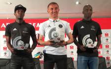 From left to right: Justin Shonga, Coach Milutin Sredojevic and Musa Nyatama at the Premiership Monthly Awards. Picture: @OfficialPSL/Twitter.