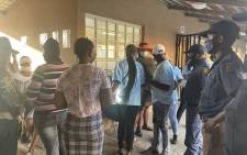 A scuffle has broken out at a voting station after people were apparently told to line up in an alphabetical order to cast their ballots at the Orefile Primary School in Olievenhoutbosch. Picture: Veronica Makhoali/Eyewitness News
