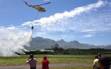 A large vegetation fire has erupted around Steenbras Dam in the mountains above Strand. Picture: Rafiq Wagiet/EWN