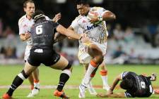 Seta Tamanivalu (C) of the Chiefs hands off Marcell Coetzee (L) and Cobus Reinach (R) of the Sharks to break a tackle during the SuperXV rugby match between Sharks and Chiefs on 21 March, 2015 in Durban. Picture: AFP