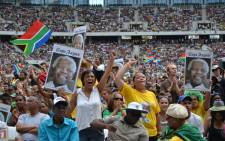 Crowds sing “Shosholoza” at Francois Pienaar’s request during Cape Town Madiba memorial. Picture: Stephen Phillipson 