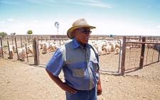 A farmer in Beaufort West explains how he is coping with the drought. Picture: Moeketsi Moticoe/EWN